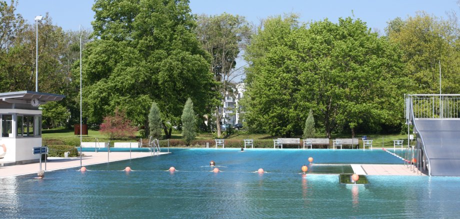 Das Schwimmbecken des Parkbads.