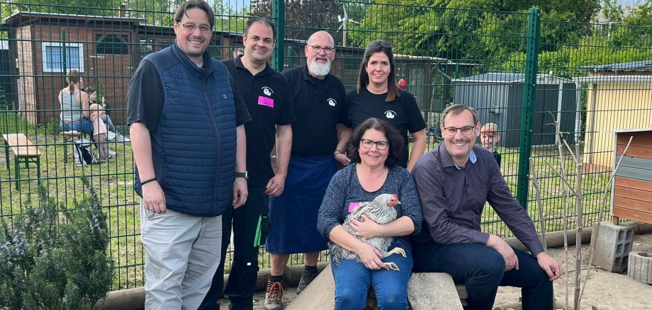 Gruppenbild mit Bürgermeister (und Huhn).