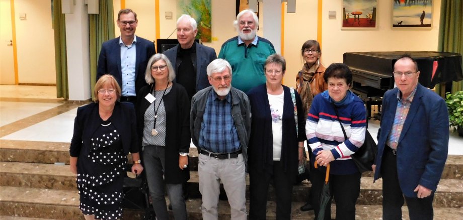 Die Künstler der "Palette" mit Bürgermeister Seitz im Rathausfoyer.