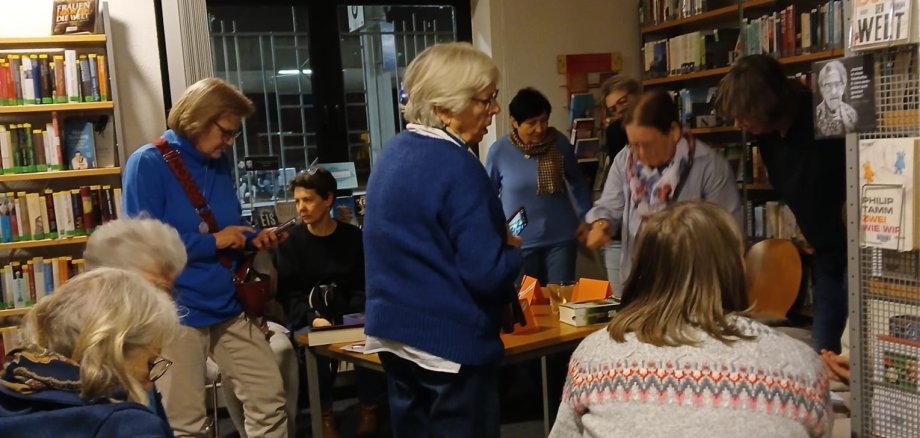 Viel Gewusel in der Bücherei.