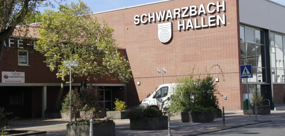 Die Schwarzbachhallen.