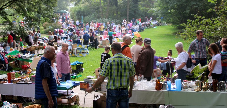 Flohmarkt im Park.