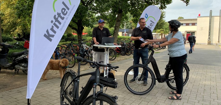 Ein Infostand im Freizeitpark.